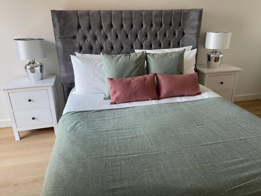 Luxury 3 Bed 3 Bath In Apartamento *