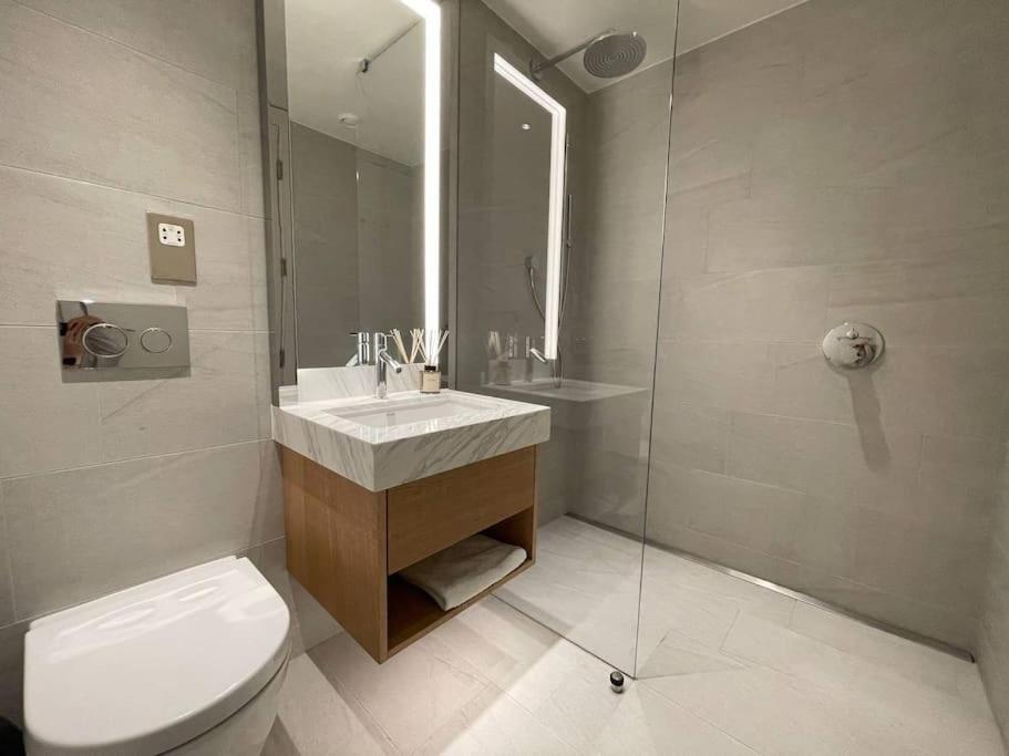 Luxury 3 Bed 3 Bath In Apartamento Londres
